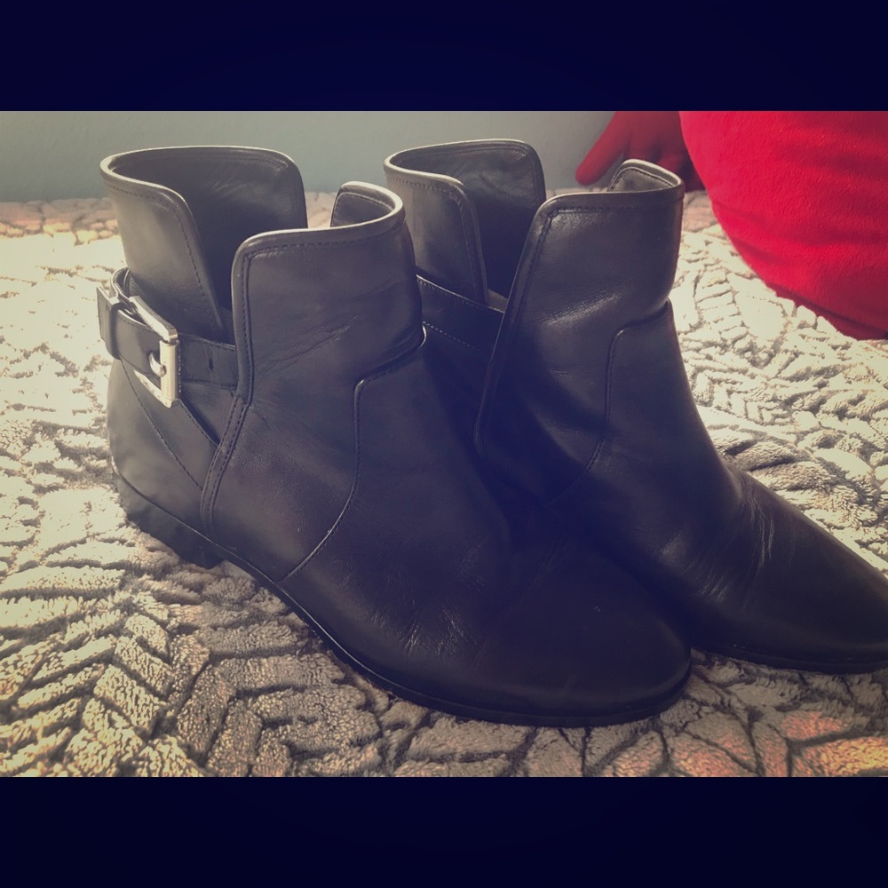 Michael Kors black leather booties 😎